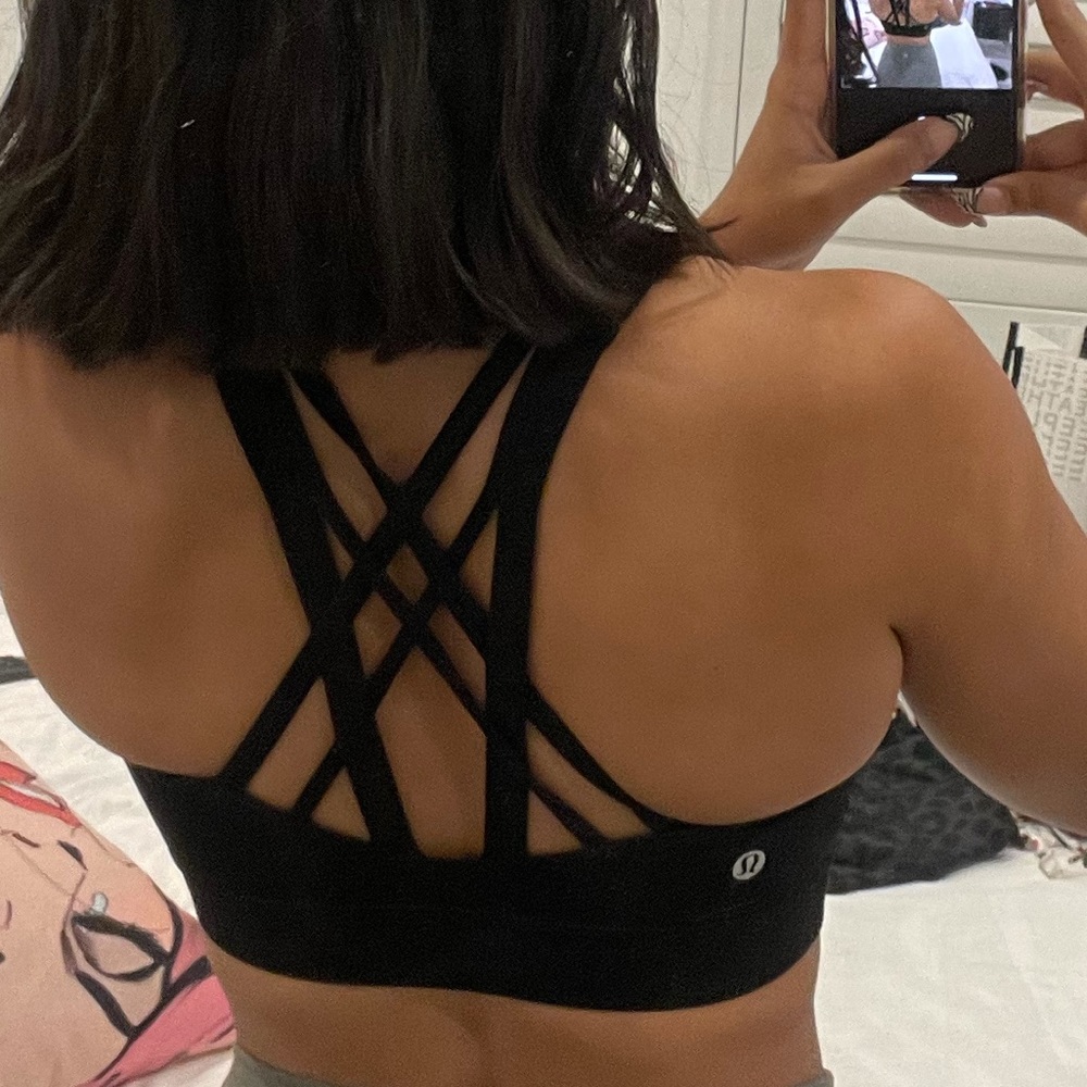 Black sports bra